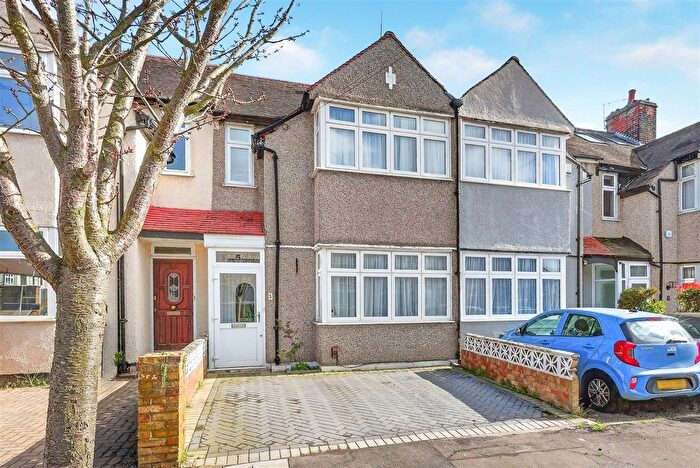 3 Bedroom Terraced House For Sale In Inverness Drive, Hainault, IG6
