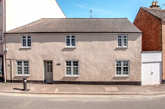 4 Bedroom Semi-Detached House For Sale In Milverton, Taunton, TA4