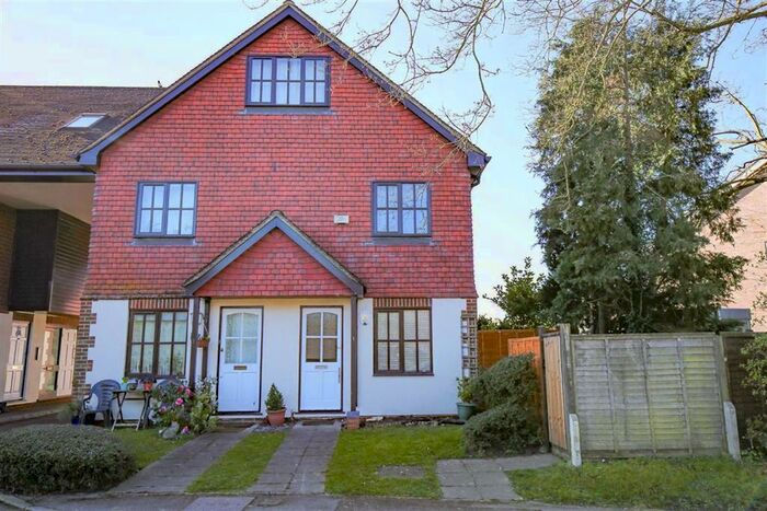 1 Bedroom Maisonette To Rent In Coombe Court, Sevenoaks, TN14
