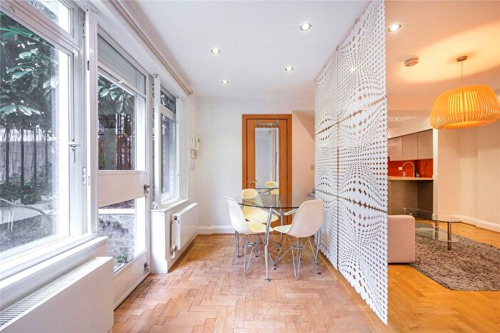3 Bedroom Flat To Rent In Montagu Square, Marylebone, London, W1H