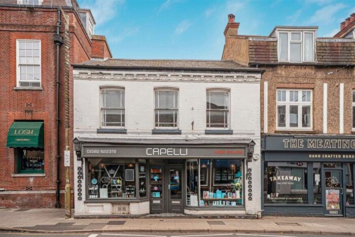 2 Bedroom Flat For Sale In Station Road, Harpenden, AL5