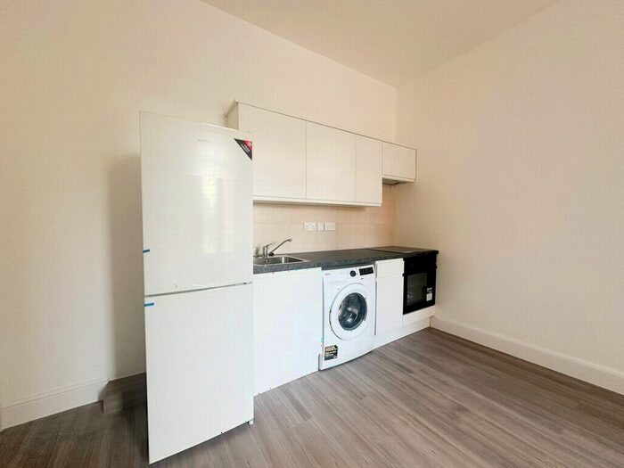Studio To Rent In Stoke Newington Road, London, N16