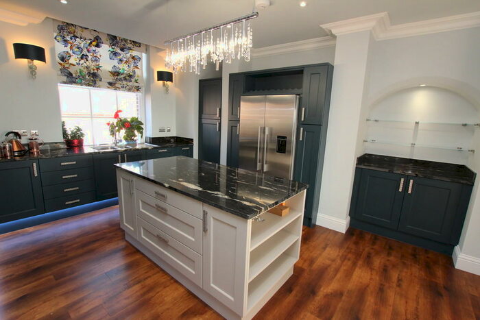 3 Bedroom Apartment To Rent In Clinton House, - Clinton Terrace, NG7