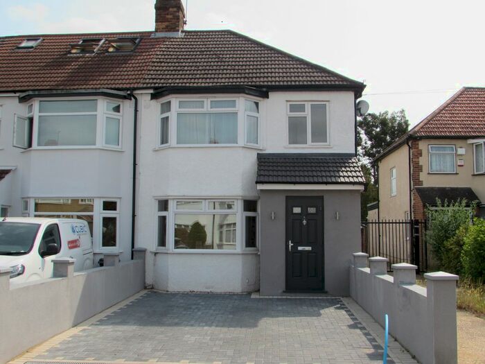 3 Bedroom End Of Terrace House To Rent In Lynhurst Crescent, Uxbridge, UB10