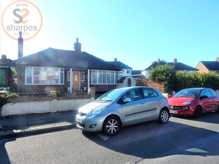 4 Bedroom Bungalow To Rent In Wandle Road, Morden, London, SM4