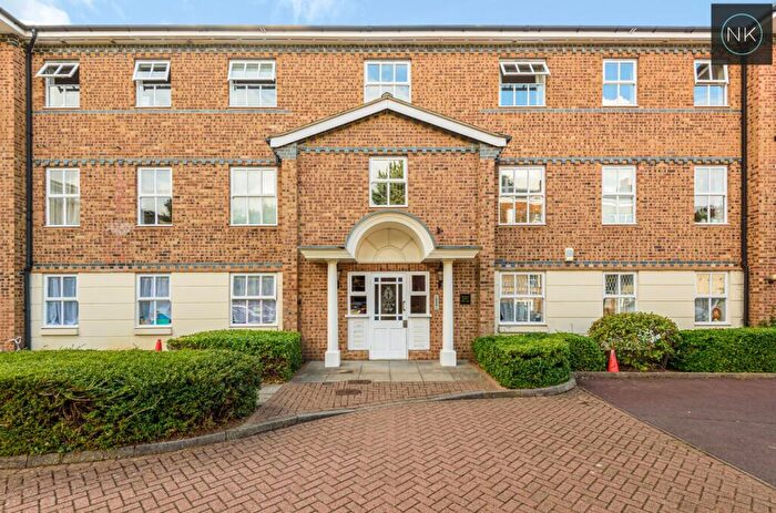 2 Bedroom Flat To Rent In Rectory Court, High Road, South Woodford, London, E18