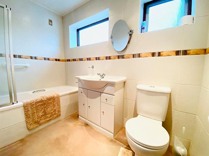 2 Bedroom Semi-Detached Bungalow For Sale In Matley Park Lane, Stalybridge, SK15