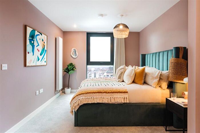 2 Bedroom Apartment To Rent In Holland Street, Glasgow, G2