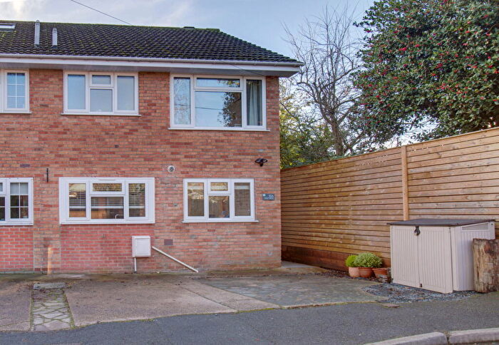 3 Bedroom Semi-Detached House For Sale In Lorne Grove, Radcliffe-on-Trent, Nottingham, NG12