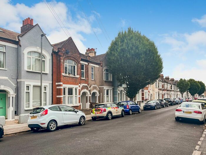 2 Bedroom Maisonette To Rent In Blegborough Road, London, SW16