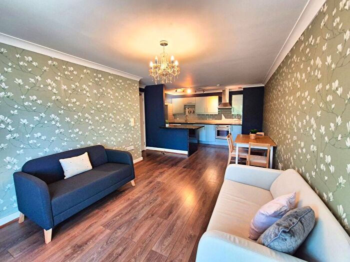 2 Bedroom Flat To Rent In Pinsent Millsands, Sheffield, S3