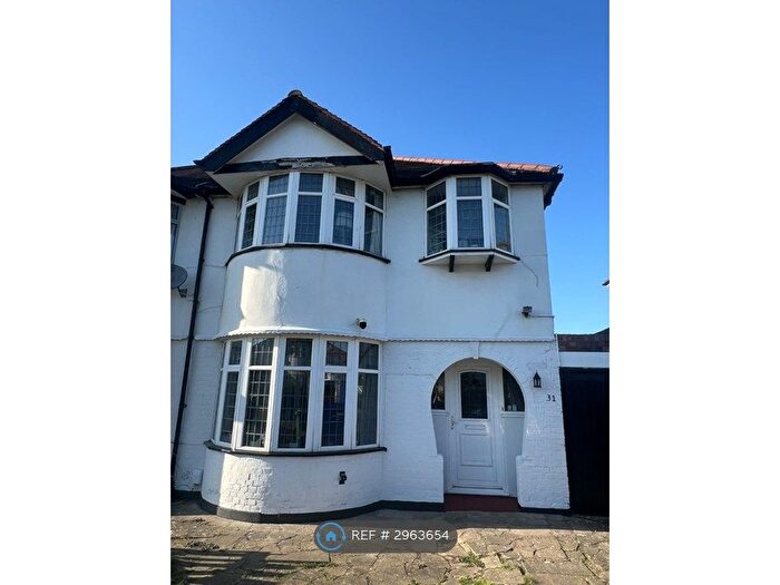 3 Bedroom Semi-Detached House To Rent In Broad Walk, London, SE3