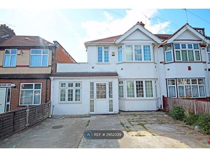 4 Bedroom Semi-Detached House To Rent In The Close, Isleworth, TW7