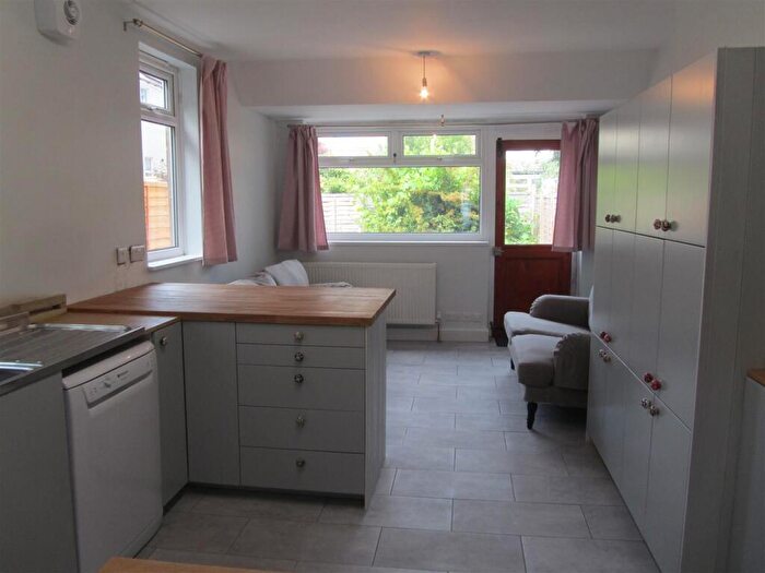 6 Bedroom House To Rent In Longmead Avenue, Bristol, BS7