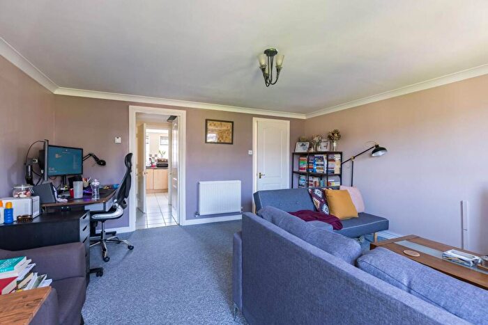 2 Bedroom Flat For Sale In Schooner Close, Isle Of Dogs, London, E14