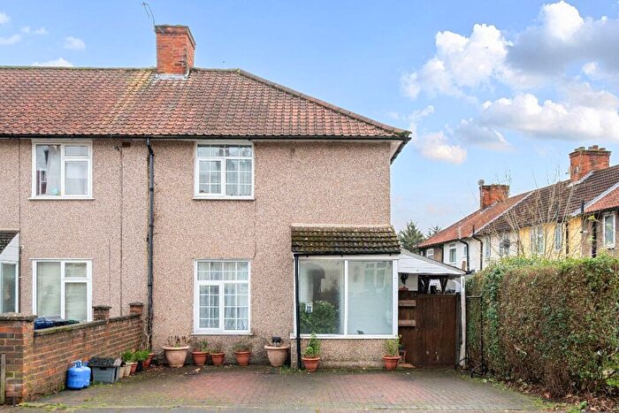 4 Bedroom End Of Terrace House For Sale In Dryfield Road, Edgware, HA8
