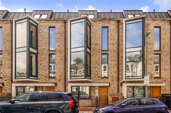 4 Bedroom Terraced House For Sale In Warriner Gardens, London, SW11