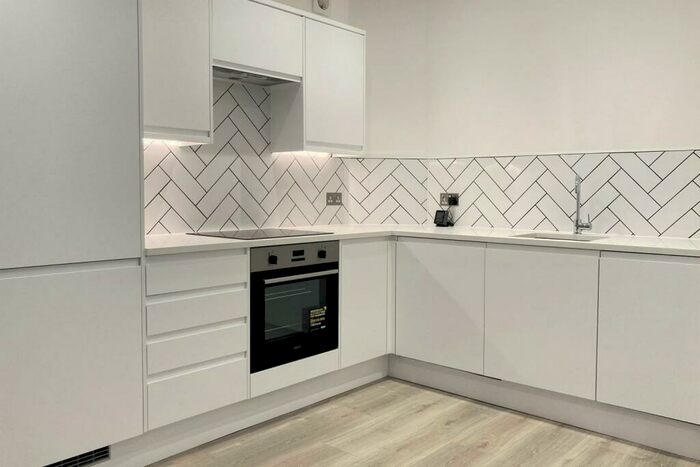 Apartment To Rent In The Gardens, East Dulwich, London, SE22