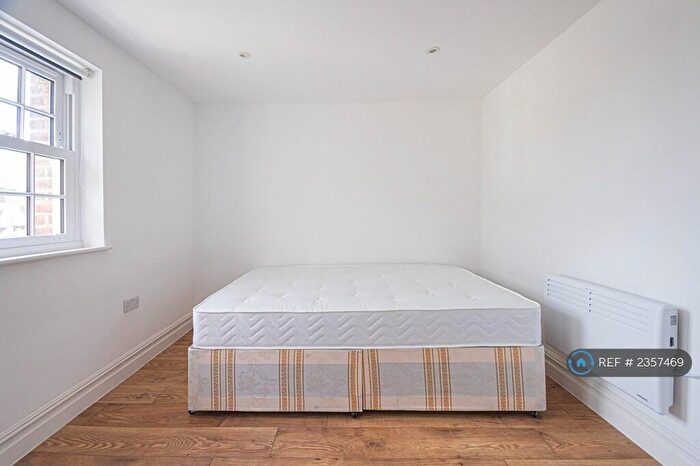 2 Bedroom Flat To Rent In Hollybush Street, London, E13