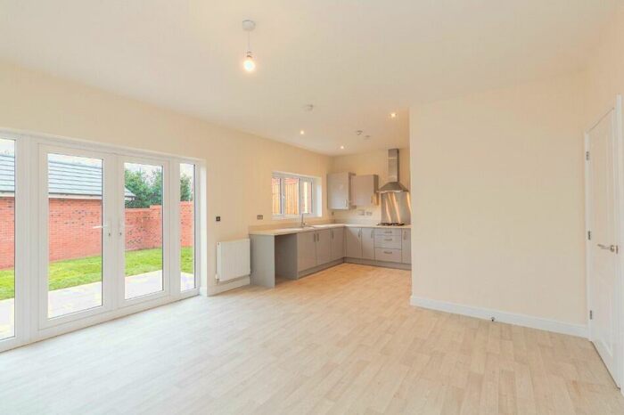 2 Bedroom Bungalow For Sale In Lyndale Road, Burscough, L40