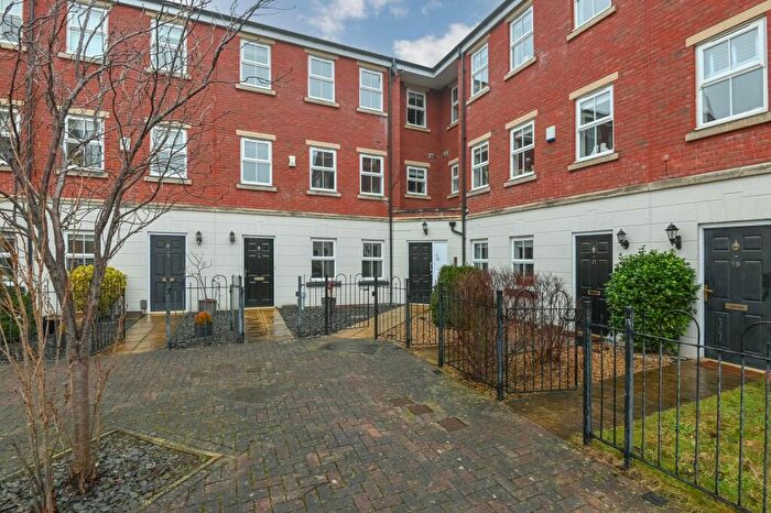 1 Bedroom Flat To Rent In Mansion Gate Square, Chapel Allerton, Leeds, LS7