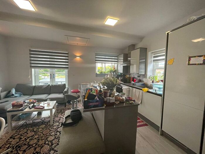 2 Bedroom Flat To Rent In Oakleigh Road North, London, N20