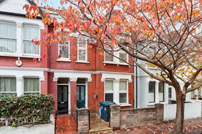 2 Bedroom Flat For Sale In Weston Road, Chiswick, London, W4
