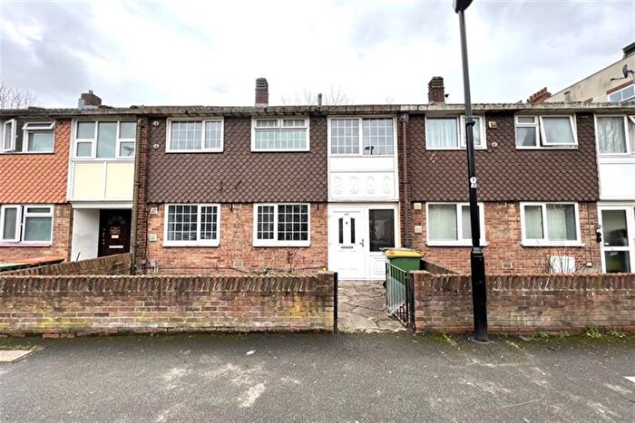 3 Bedroom Terraced House To Rent In Albert Walk, E16