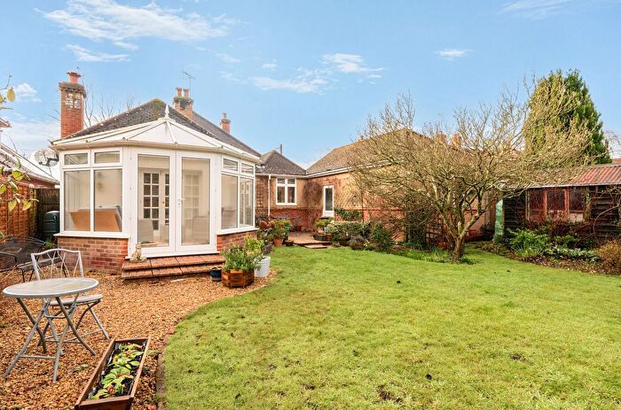 3 Bedroom Bungalow For Sale In Windmill Road, Mortimer Common, Reading, Berkshire, RG7