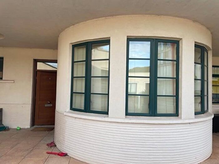 Studio For Sale In Hayes Road, Sully, Penarth, CF64