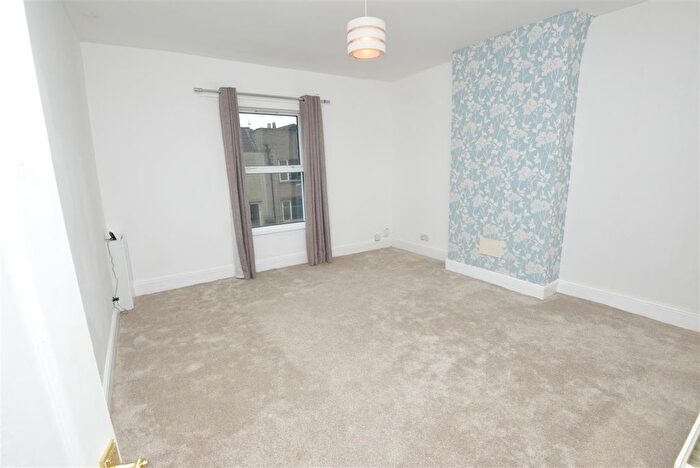 2 Bedroom Maisonette For Sale In Two Mile Hill Road, Kingswood, Bristol, BS15