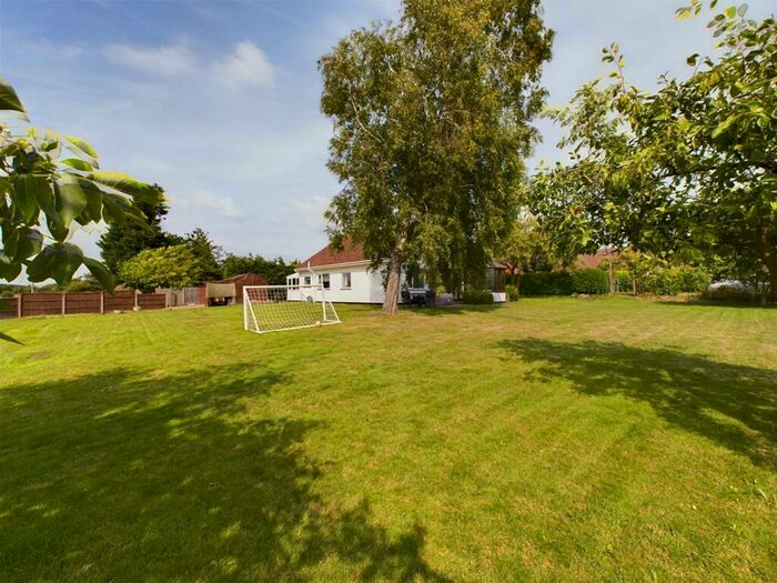 3 Bedroom Detached Bungalow For Sale In Cromer Road, Roughton, NR11