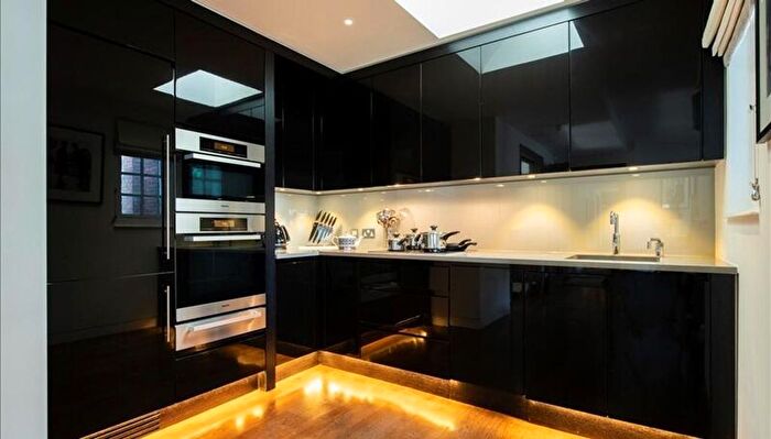 2 Bedroom Flat To Rent In Duke Street, London, W1K