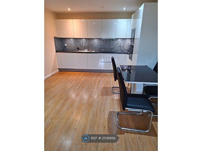 2 Bedroom Flat To Rent In Bishopsgate House, Hounslow, TW4