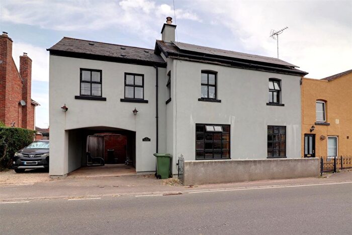 4 Bedroom Semi-Detached House For Sale In Alkerton, Eastington, Stonehouse, GL10