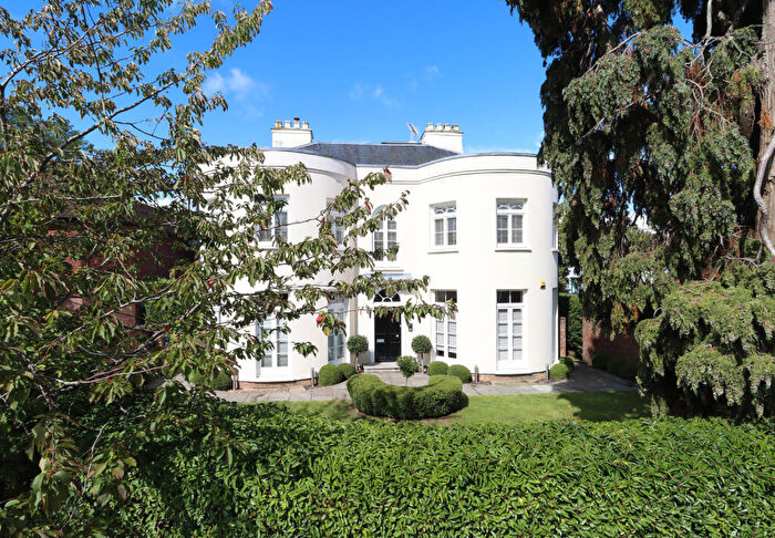 3 Bedroom Apartment For Sale In Leyton Green, Harpenden, Hertfordshire, AL5