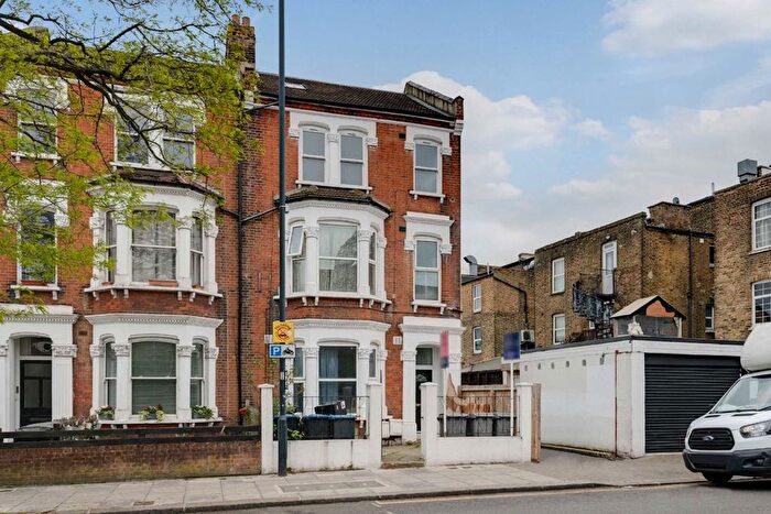3 Bedroom Flat To Rent In Harvist Road, Queen's Park, NW6