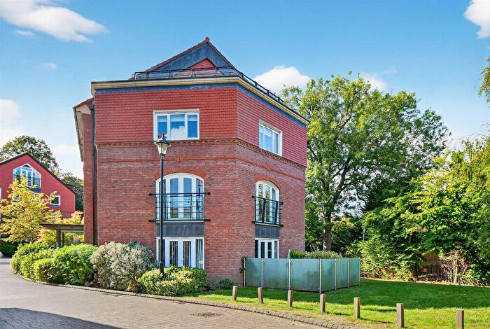 2 Bedroom Flat For Sale In The Avenue, York, YO30