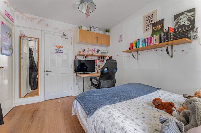 3 Bedroom Flat To Rent In Soane House, Roland Way, SE17