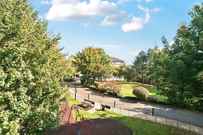 2 Bedroom Flat For Sale In Goddard Place, Islington, London, N19