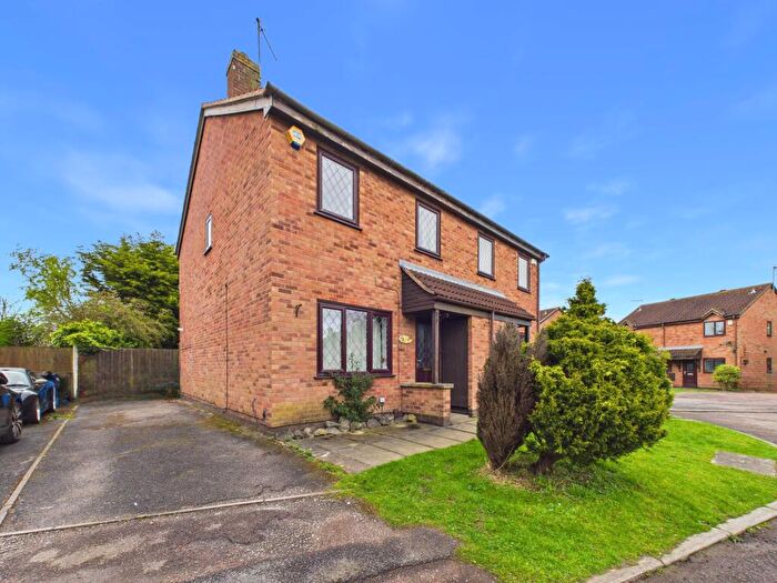 3 Bedroom Semi Detached House For Sale In Blackthorn Close, Oakwood, DE21