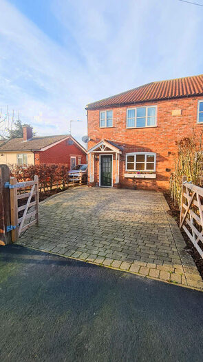 3 Bedroom Semi-Detached House To Rent In Maple Cottage, Back Lane, Dunston, LN4