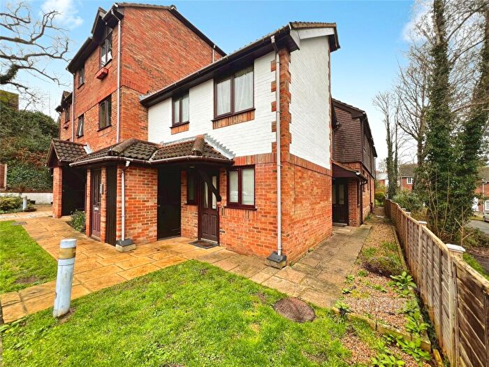 1 Bedroom Apartment For Sale In St. Benedicts Close, Aldershot, Hampshire, GU11
