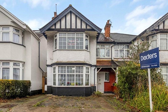 2 Bedroom Flat For Sale In Sevington Road, London, NW4