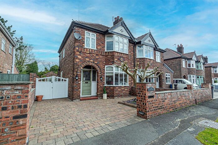 3 Bedroom Semi Detached House For Sale In Greenbank Gardens, Stockton Heath, Warrington, WA4