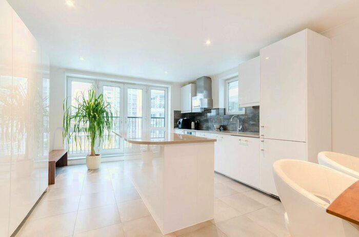 2 Bedroom Flat To Rent In Keswick Road, East Putney, London, SW15