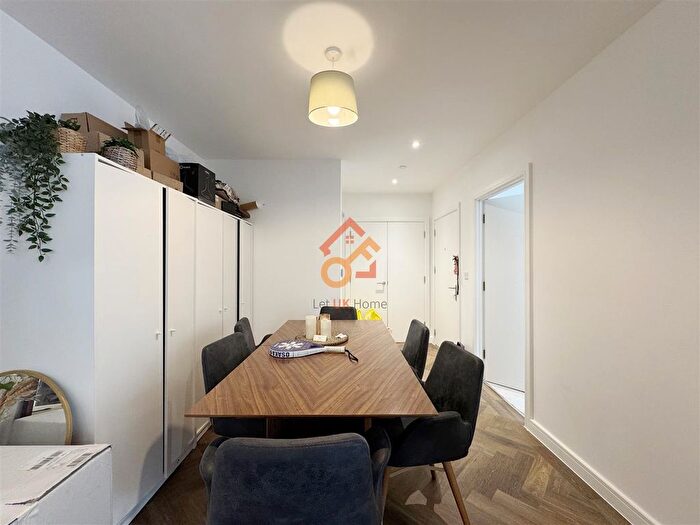 3 Bedroom Flat To Rent In Hodge House, Granville Road, London, NW6