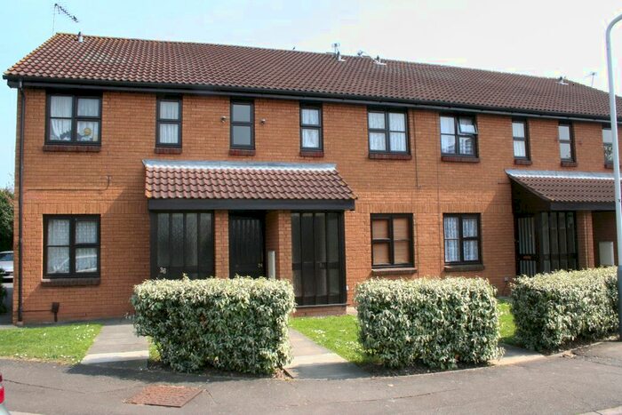 1 Bedroom Flat To Rent In Clarkes Drive, Uxbridge, UB8