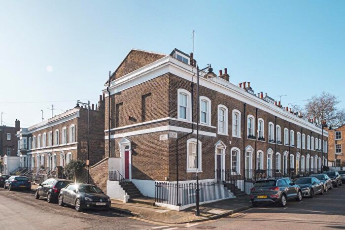 3 Bedroom End Of Terrace House For Sale In St. Paul Street, Islington, N1