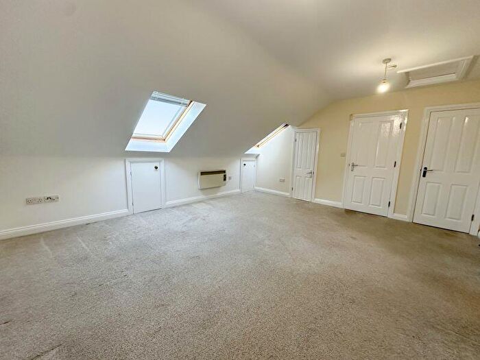 1 Bedroom Flat To Rent In Lent Rise Road, Slough, SL1